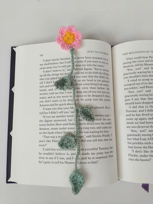 Low-sew blossom flower bookmark
