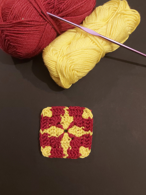 FREE Fire granny square small: Crochet pattern | Ribblr