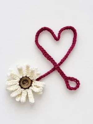 Daisy Button-Up Bookmark