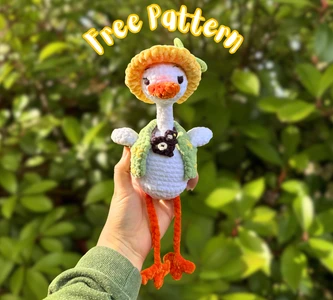No-Sew Goldie the Goose