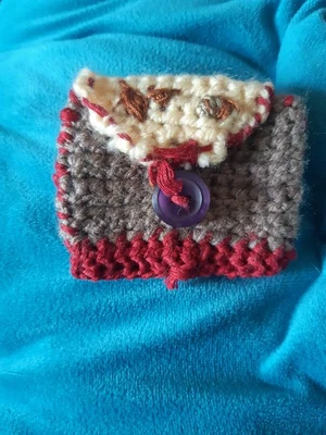 Seasonal pouch
