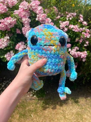 Crochet no-sew leggy monster