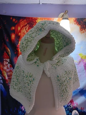 Hooded Caplet