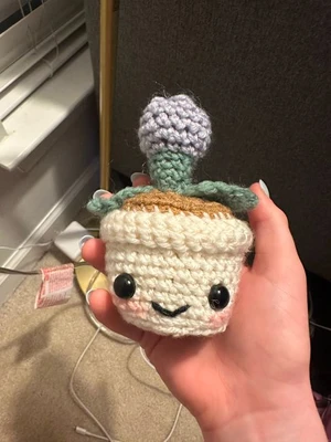 tulip flower pot >: