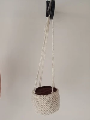 Hanging plant pot