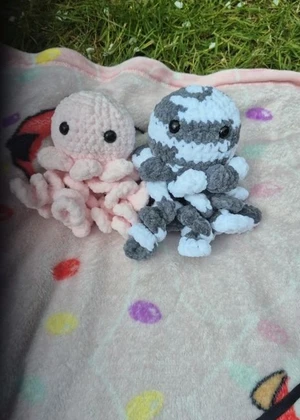 easy crochet small jellyfish no-sew amigurumi cute sealife theme pattern