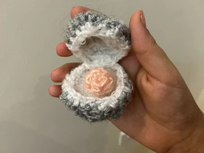 Close/Open Seashell with a Pearl