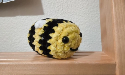 Free bee pattern!