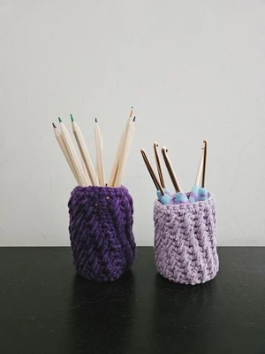 Feather Desk Organizer