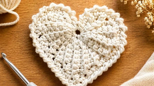 Make This Cute Heart Crochet  Easy Beginner Tutorial