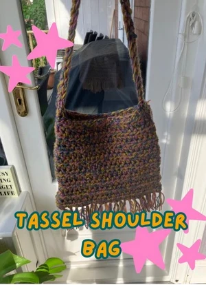 Tassel shoulder bag