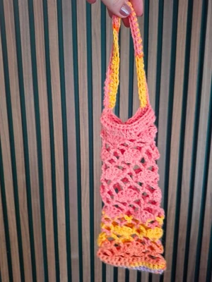 Scolloped Shell Crochet Phone Holder - Beginner Friendly!
