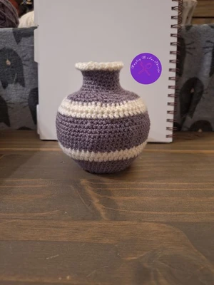 Short round banded vase