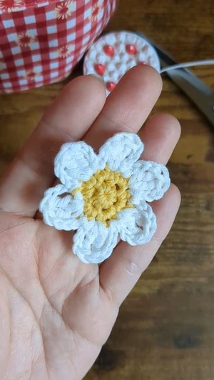 Daisy motif