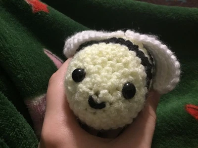 Simple crochet bee