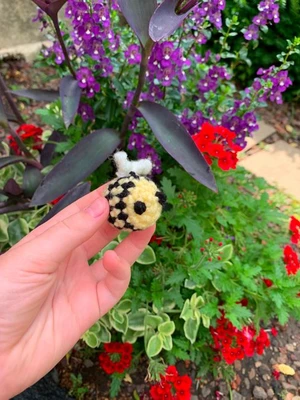 Tiny bee