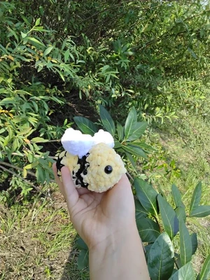 Mini bee pattern