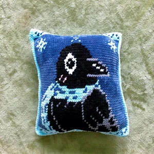 Crow pillow crochet pattern