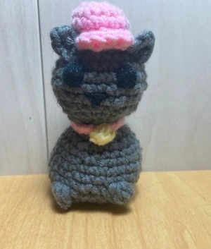 Cute low sew cat