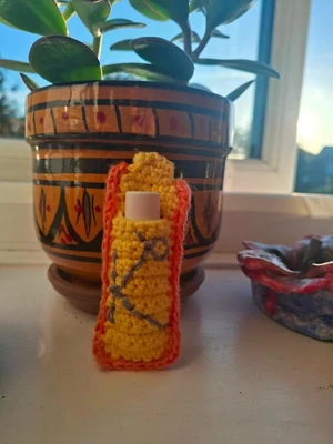 Simple Crochet Chapstick Holder + How to yarn under