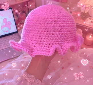 Small bucket hat