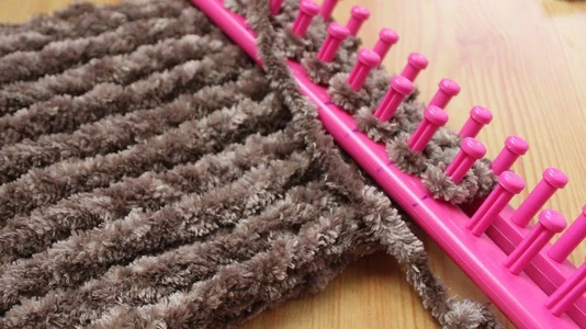 long loom Knitting a Gorgeous Velvet Scarf | Perfect for Winter!\