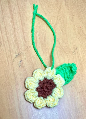 Easy beginner amigurumi sunflower keychain