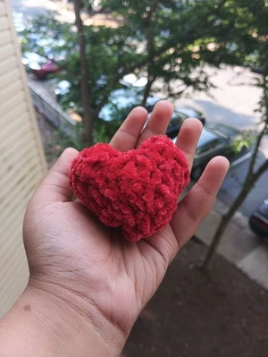 Low Sew - Free Amigurumi Heart crochet pattern