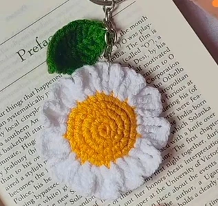 Daisy keychain