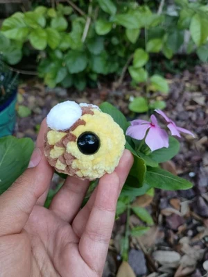 NO-SEW Mini Bee Keychain