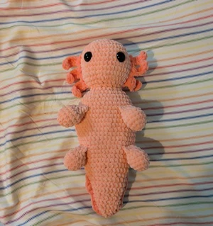 Big Axolotl Snuggler! (no-sew)