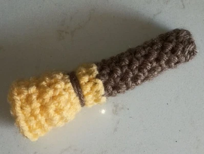 No sew Witches broom keychain