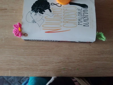 LOW SEW Flower and leaf bookmark