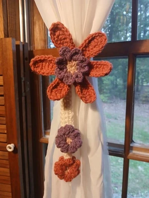 Groovy Flower Curtain Tieback