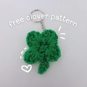 mini clover keychain applique crochet pattern | free