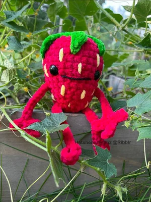 Low Sew Strawberry Buddy
