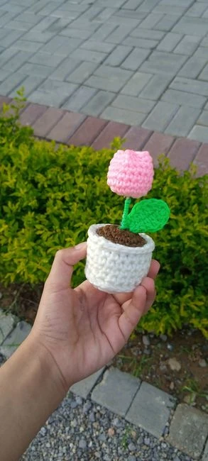 Low-Sew Mini Tulip Pot