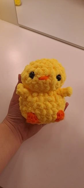 Low-sew baby chick