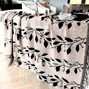 Leafy Hedges Blanket