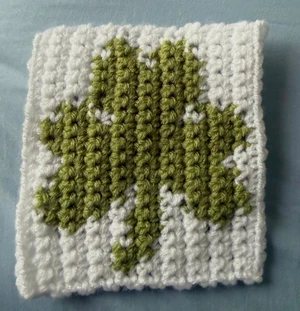 Simple Clover Tapestry