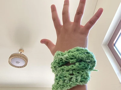 Forest blooming scrunchie