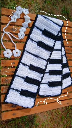 PIANO SCARF
