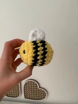Cutesy bee