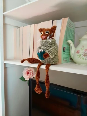 Warm and Cozy Shelf Cat