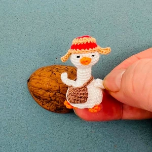 Tiny Goose amigurumi