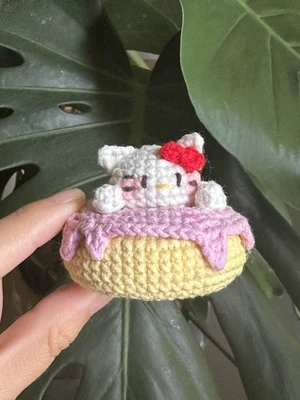 Kitty in Donut