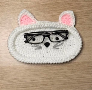 Handmade Crochet Cat Eyeglasses Holder Pattern