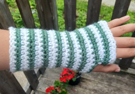 Striped fingerless gloves