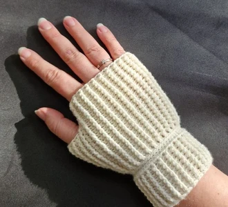 Ribbed wrist warmers