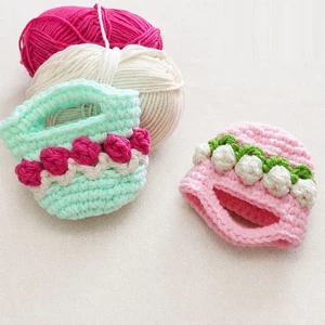 Crochet Flower Keychain Pattern + Video tutorial